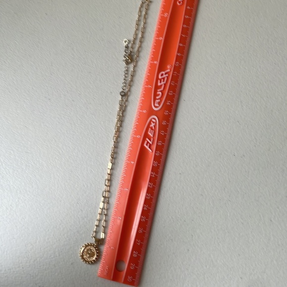 C Initial necklace with reverse pendant of a heart - Picture 5 of 5